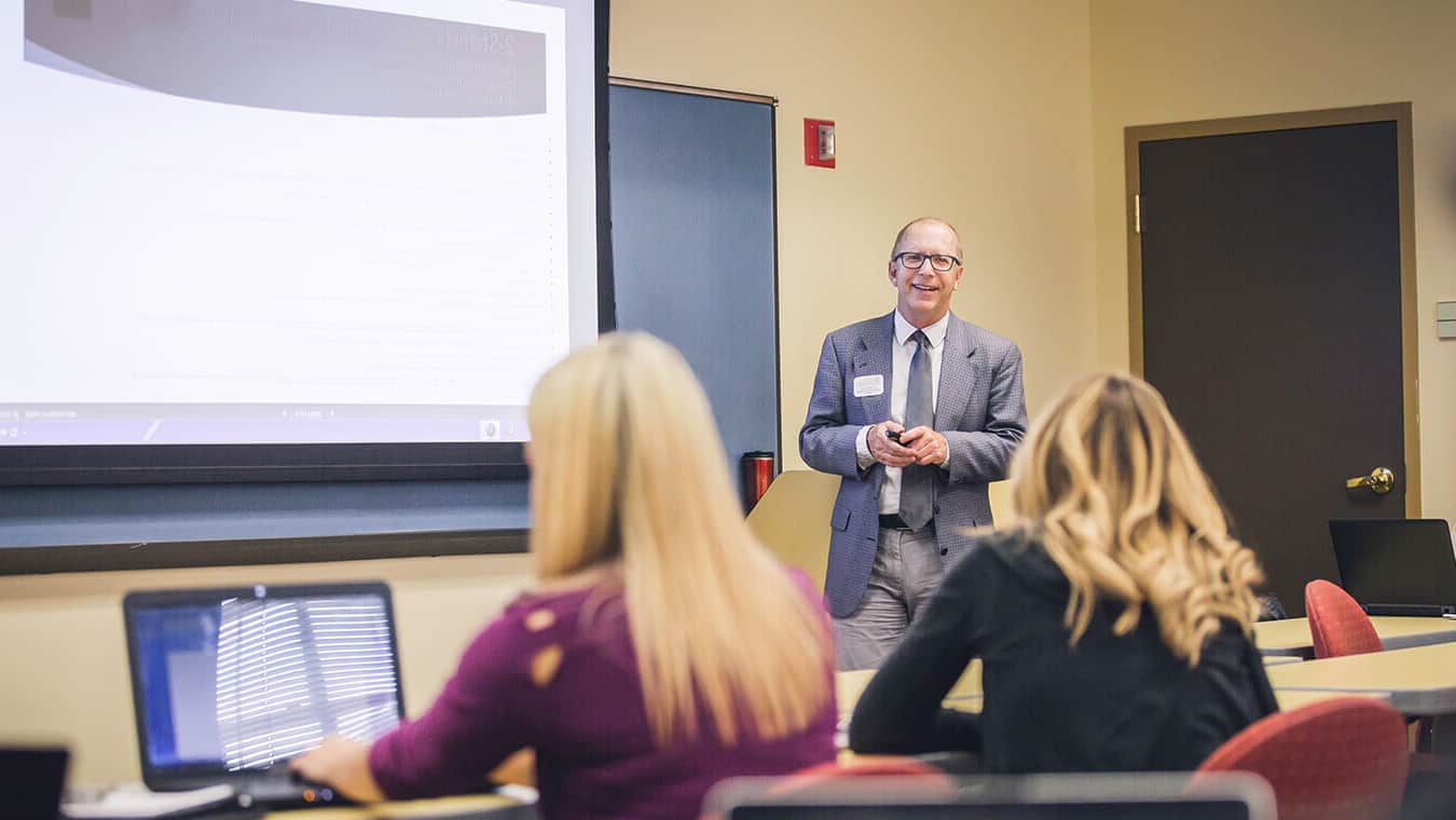 A professor teaching students: Pursue an Ed.S. in Educational Leadership – Higher Education Administration & Leadership degree at Regent University.