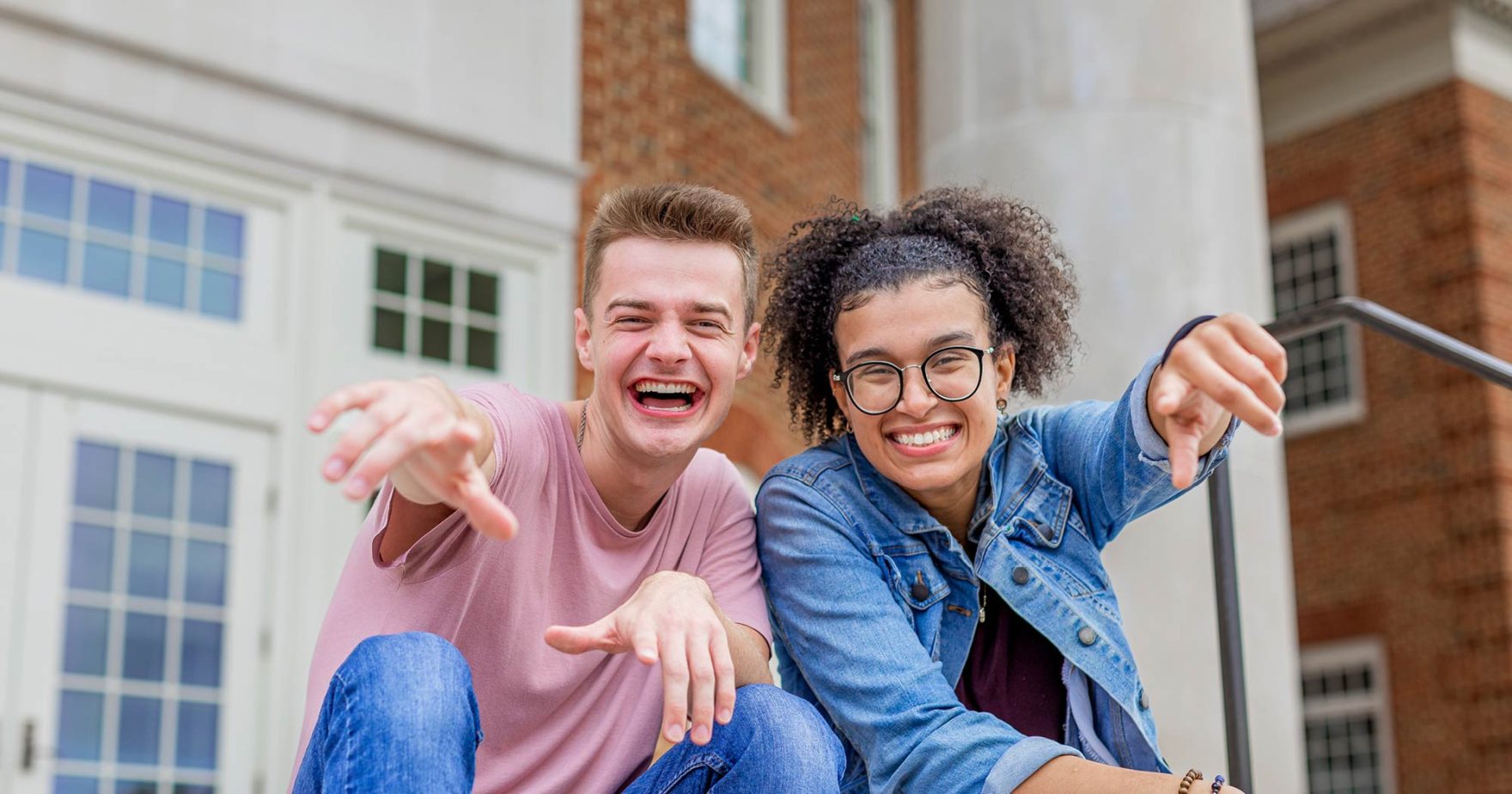 Two students smiling together that went through readmission to Regent University.